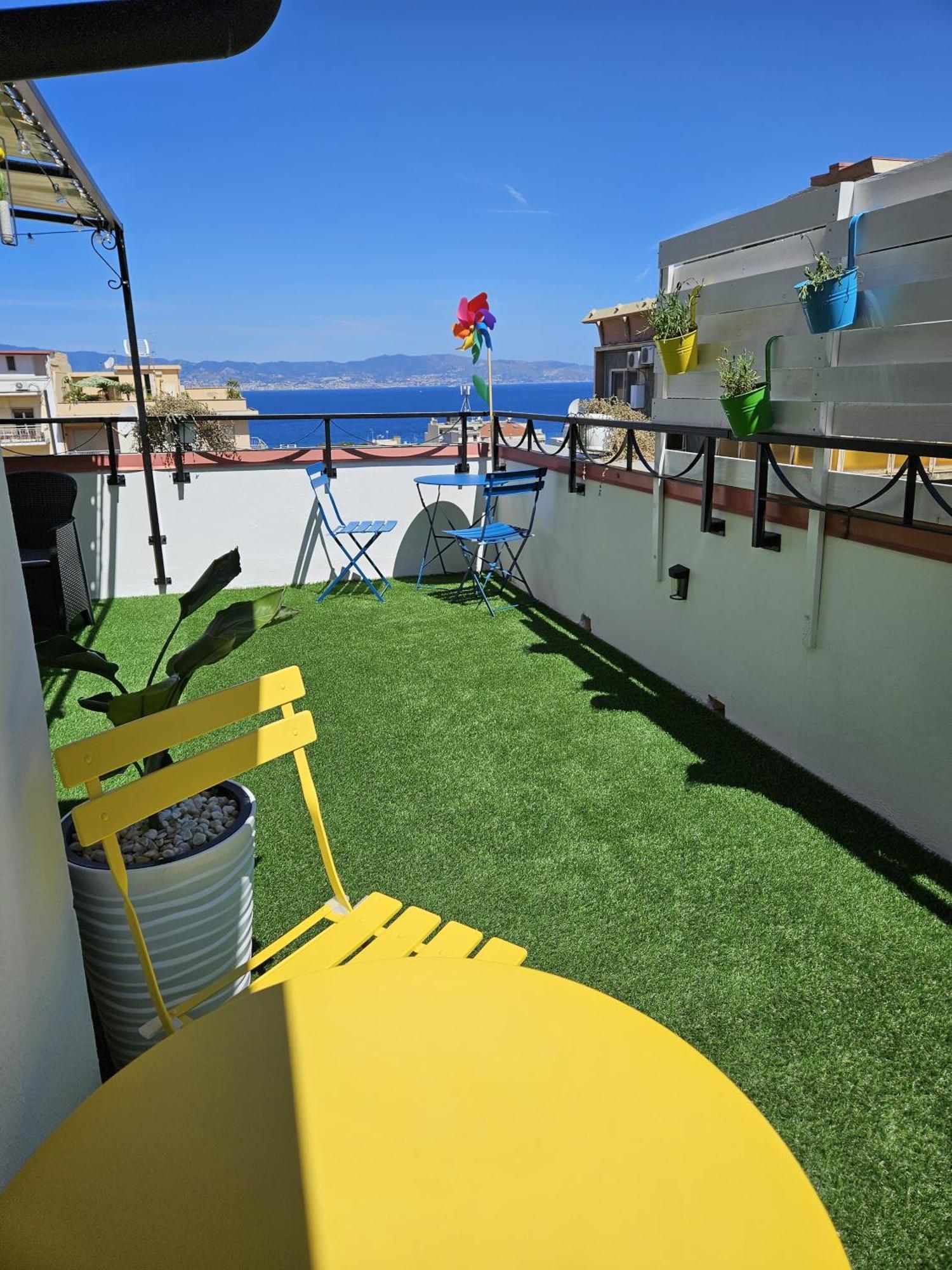 B&B Fuori Squadro - In Centro Con Terrazza Relax Vista Mare Reggio di Calabria Kültér fotó